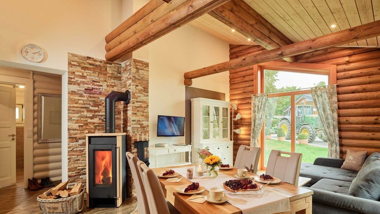 Ferienhaus Gutenfels: Wohnraum mit Kaminofen Ferienhaus Gutenfels: Wohnraum mit Kaminofen